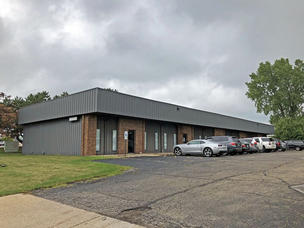 1717 W Candletree Dr, Peoria, IL 61614